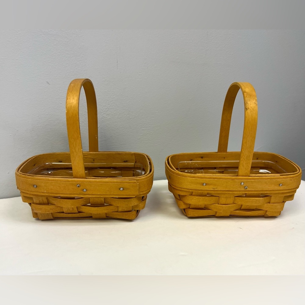 Longaberger- Set of two baskets w/plastic inserts, Size:5-1/2”‎ tall